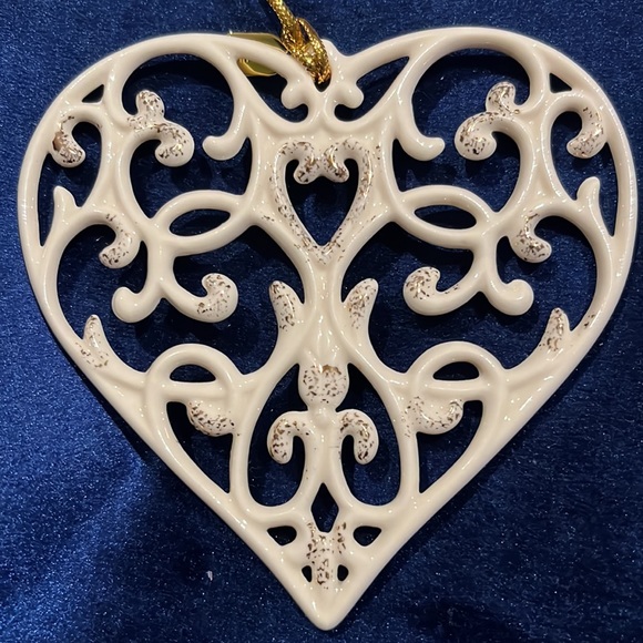 NIB Lenox 2017 Porcelain Spirit Of Giving Heart New in original Box - Picture 4 of 13